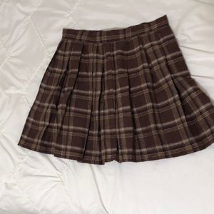 Brown pleated mini skirt